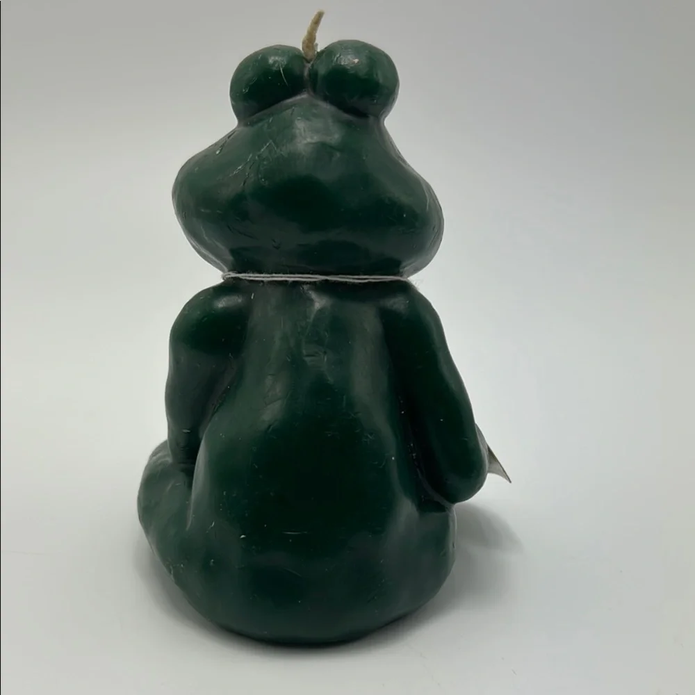 Russ Berrie Leaping Frong Green YellowWax Sculpture Candle Decorative #14078